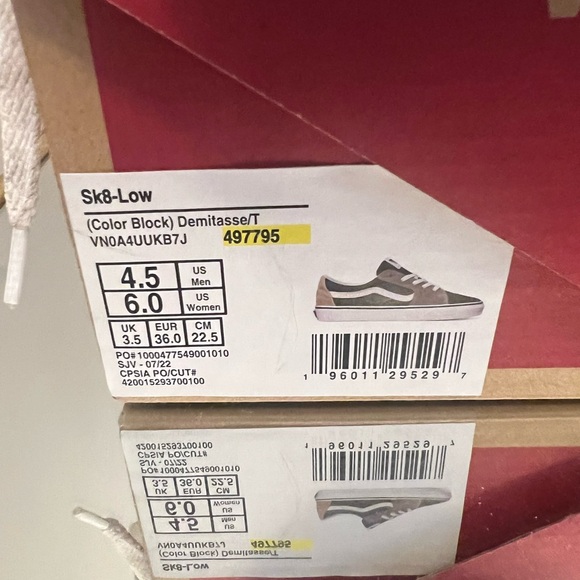 Vans canvas / suede Sk-8 low sneaker.  4.5 big boys   6.0 women - Picture 2 of 6